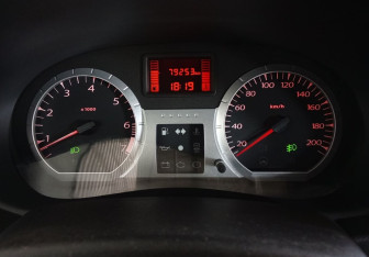 Подержанный автомобиль LADA (ВАЗ) Largus Wagon 2012 года (14 фото)