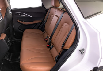 Подержанный автомобиль Omoda C5 2023 года (18 фото)