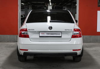 Подержанный автомобиль Skoda Octavia Liftback 2019 года (6 фото)