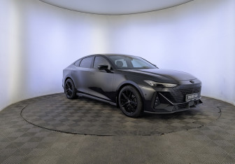 Подержанный автомобиль Changan UNI-V 2023 года (3 фото)