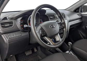 Подержанный автомобиль Kia Rio Sedan 2013 года (15 фото)