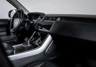 Подержанный автомобиль Land Rover Range Rover Sport 2018 года (9 фото)