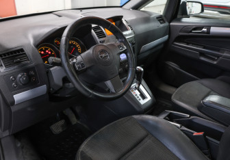 Подержанный автомобиль Opel Zafira Compactvan 2007 года (5 фото)
