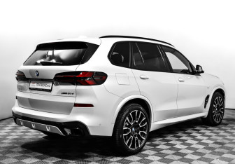 Подержанный автомобиль BMW X5 2024 года (5 фото)