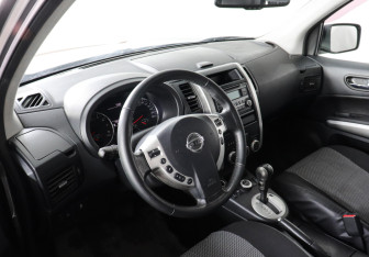 Подержанный автомобиль Nissan X-Trail 2014 года (9 фото)