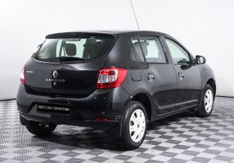 Подержанный автомобиль Renault Sandero 2015 года (3 фото)