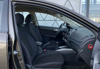 Подержанный автомобиль Kia Cerato Sedan 2011 года (19 фото)