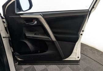 Подержанный автомобиль Toyota RAV4 2019 года (24 фото)