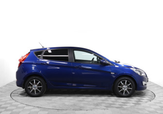 Подержанный автомобиль Hyundai Solaris Hatchback 2015 года (4 фото)