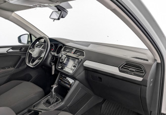 Подержанный автомобиль Volkswagen Tiguan 2021 года (10 фото)