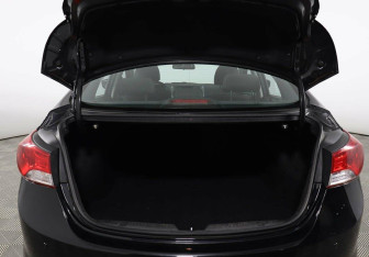 Подержанный автомобиль Hyundai Elantra Sedan 2013 года (11 фото)