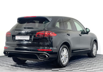 Подержанный автомобиль Porsche Cayenne 2015 года (5 фото)