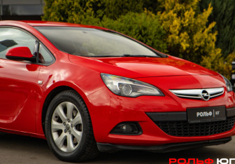 Подержанный автомобиль Opel Astra Hatchback 2014 года (16 фото)