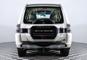 Подержанный автомобиль Mitsubishi Pajero 2021 года (6 фото)