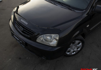 Подержанный автомобиль Kia Carens 2005 года (17 фото)