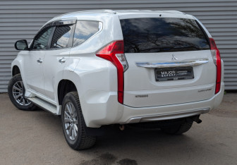 Подержанный автомобиль Mitsubishi Pajero Sport 2019 года (7 фото)