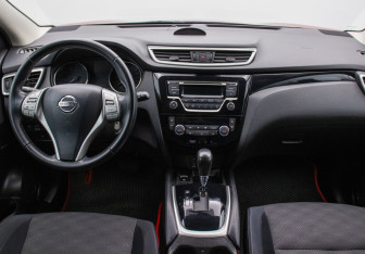 Подержанный автомобиль Nissan Qashqai 2015 года (13 фото)