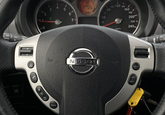 Подержанный автомобиль Nissan X-Trail 2008 года (15 фото)