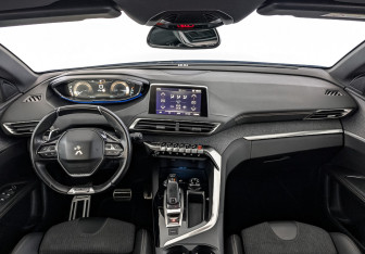 Подержанный автомобиль Peugeot 3008 2018 года (14 фото)