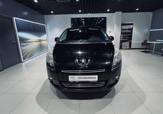 Подержанный автомобиль Peugeot 5008 Compactvan 2011 года (7 фото)