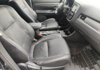 Подержанный автомобиль Mitsubishi Outlander 2012 года (9 фото)