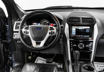 Подержанный автомобиль Ford Explorer 2013 года (9 фото)