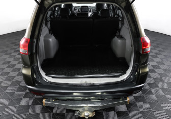 Подержанный автомобиль Mitsubishi Pajero Sport 2015 года (10 фото)