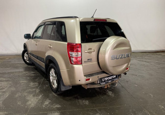 Подержанный автомобиль Suzuki Grand Vitara 2010 года (4 фото)