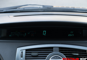 Подержанный автомобиль Renault Scenic 2006 года (9 фото)