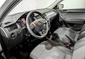 Подержанный автомобиль Skoda Rapid Liftback 2019 года (15 фото)