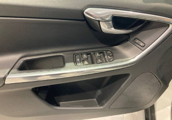 Подержанный автомобиль Volvo XC60 2012 года (17 фото)