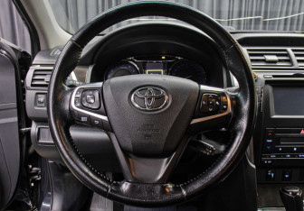 Подержанный автомобиль Toyota Camry Sedan 2015 года (17 фото)