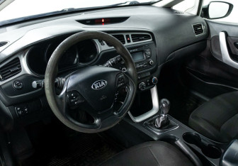 Подержанный автомобиль Kia Ceed Wagon 2015 года (7 фото)