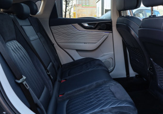 Подержанный автомобиль Hongqi HS5 2024 года (8 фото)