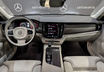 Подержанный автомобиль Volvo V90 Cross Country 2019 года (14 фото)
