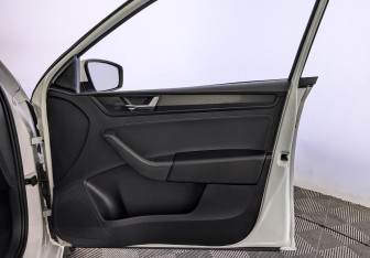 Подержанный автомобиль Skoda Rapid Liftback 2021 года (25 фото)