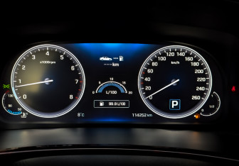 Подержанный автомобиль Hyundai Equus 2015 года (13 фото)