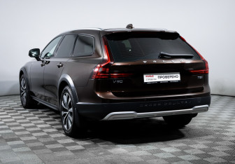 Подержанный автомобиль Volvo V90 Cross Country 2021 года (7 фото)