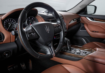 Подержанный автомобиль Maserati Levante 2021 года (14 фото)