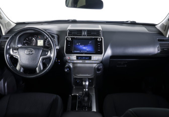 Подержанный автомобиль Toyota Land Cruiser Prado 2019 года (13 фото)