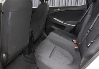 Подержанный автомобиль Hyundai Solaris Sedan 2011 года (12 фото)