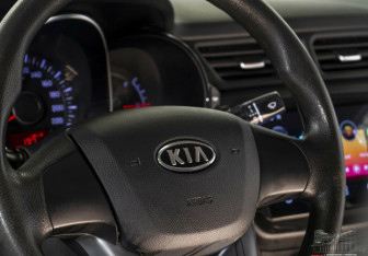 Подержанный автомобиль Kia Rio Sedan 2012 года (10 фото)