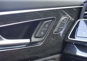 Подержанный автомобиль Audi Q7 2020 года (17 фото)