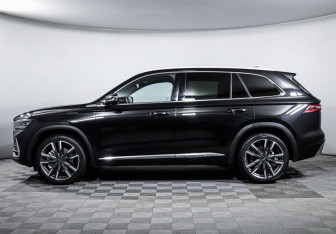 Подержанный автомобиль Geely Monjaro 2023 года (8 фото)