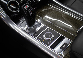Подержанный автомобиль Land Rover Range Rover Sport 2021 года (19 фото)