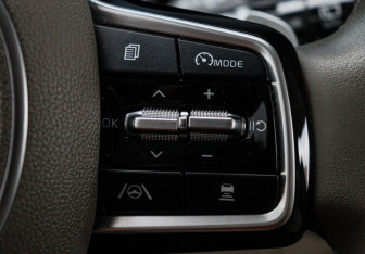 Подержанный автомобиль Kia Carnival 2020 года (22 фото)