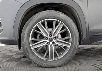 Подержанный автомобиль Exeed LX 2022 года (18 фото)