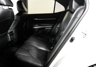 Подержанный автомобиль Toyota Camry Sedan 2019 года (12 фото)