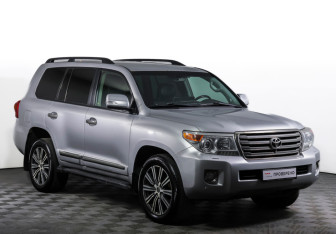 Подержанный автомобиль Toyota Land Cruiser Suv 2012 года (3 фото)