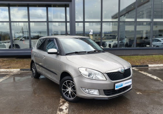 Подержанный автомобиль Skoda Fabia Hatchback 2012 года (3 фото)